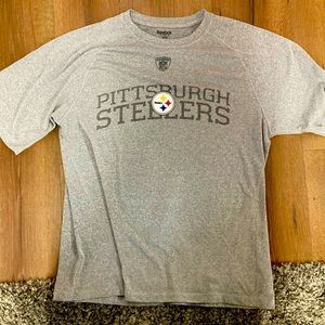Men’s Medium Pittsburgh Steelers NFL equipment t shirt